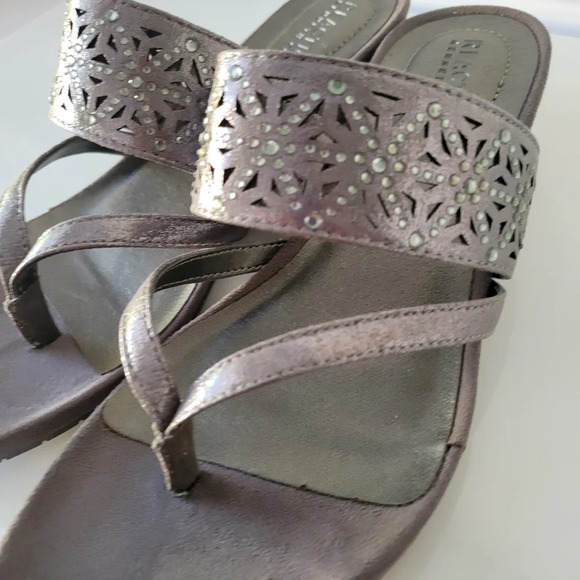 Kenneth Cole Reaction Pewter Sandals w,/ Crystals / Fits best 6.5 - Picture 3 of 7